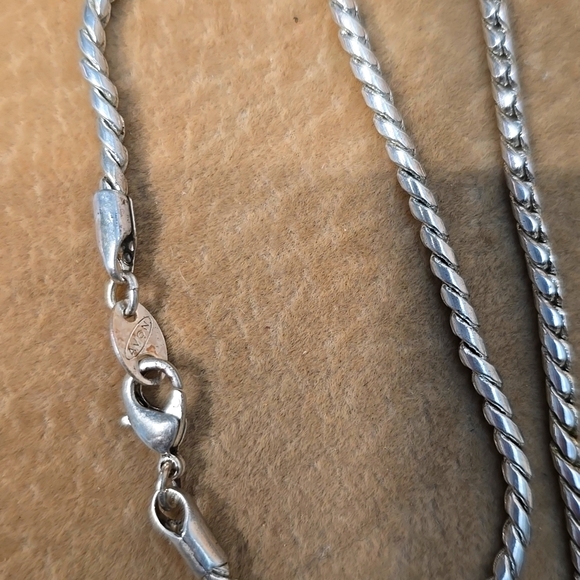 Silver tone pendant - Picture 3 of 8